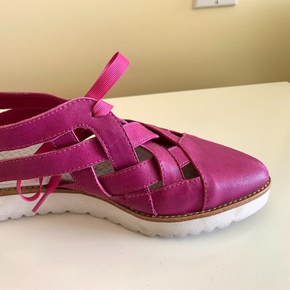 fuschia flats with ribbon ties, size 8 US - Picture 2 of 4